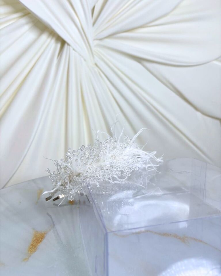 Lüks Kristal Gelin Tacı | Kristal ve Otriş Tüyü Detaylı Gelin Tacı | After Party & Düğün Saç Aksesuarı