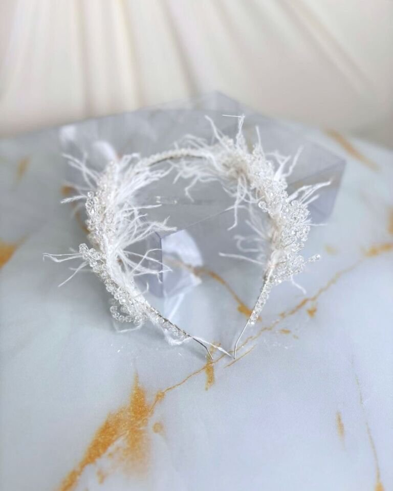 Lüks Kristal Gelin Tacı | Kristal ve Otriş Tüyü Detaylı Gelin Tacı | After Party & Düğün Saç Aksesuarı