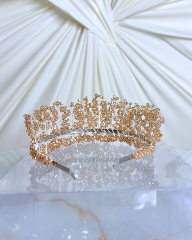 Bej Kristal Taşlı Gelin Tacı | Tesettür Uyumlu Gelin Saç Aksesuarı | Düğün & Kına Gecesi Tacı