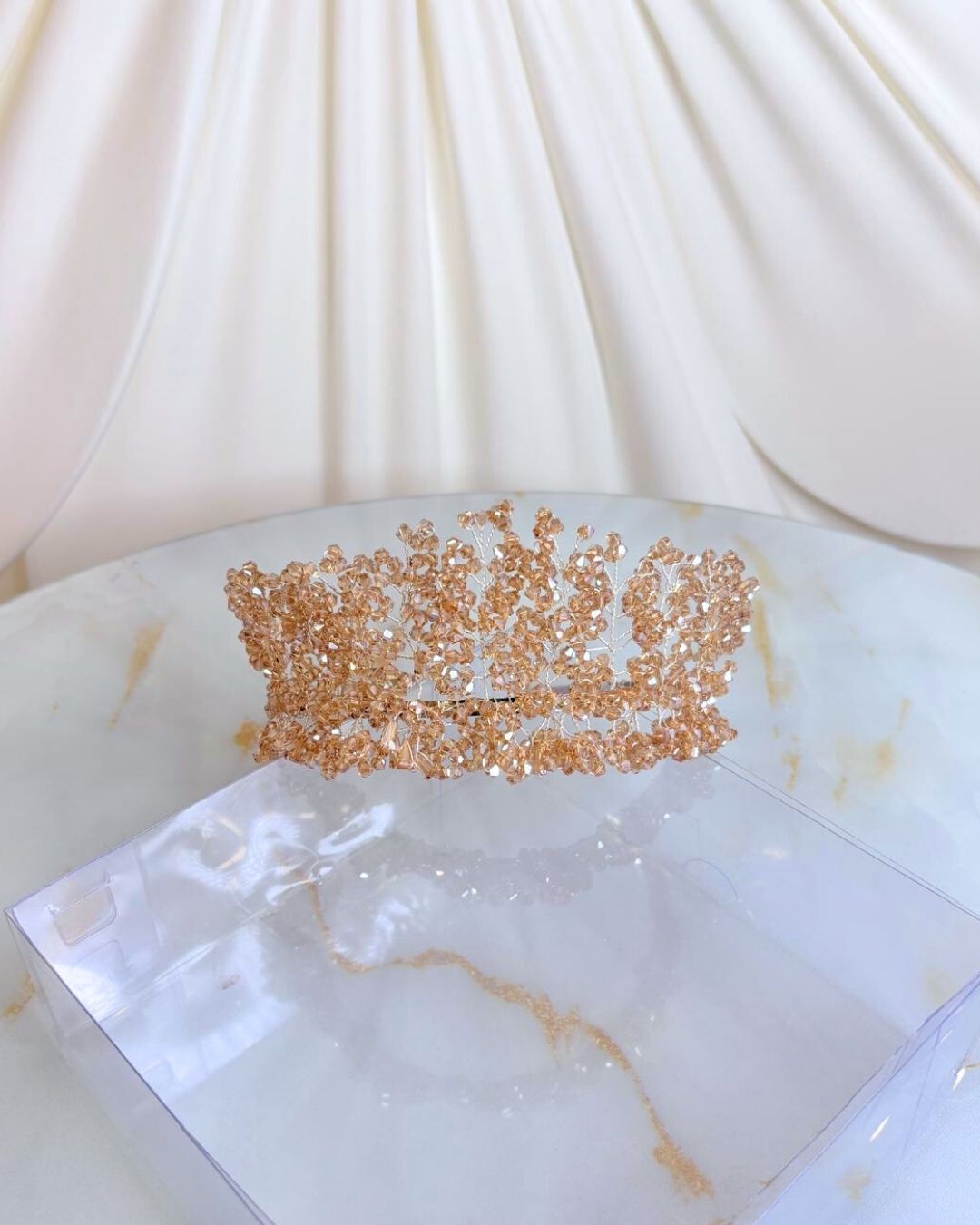 Bej Kristal Taşlı Gelin Tacı | Tesettür Uyumlu Gelin Saç Aksesuarı | Düğün & Kına Gecesi Tacı