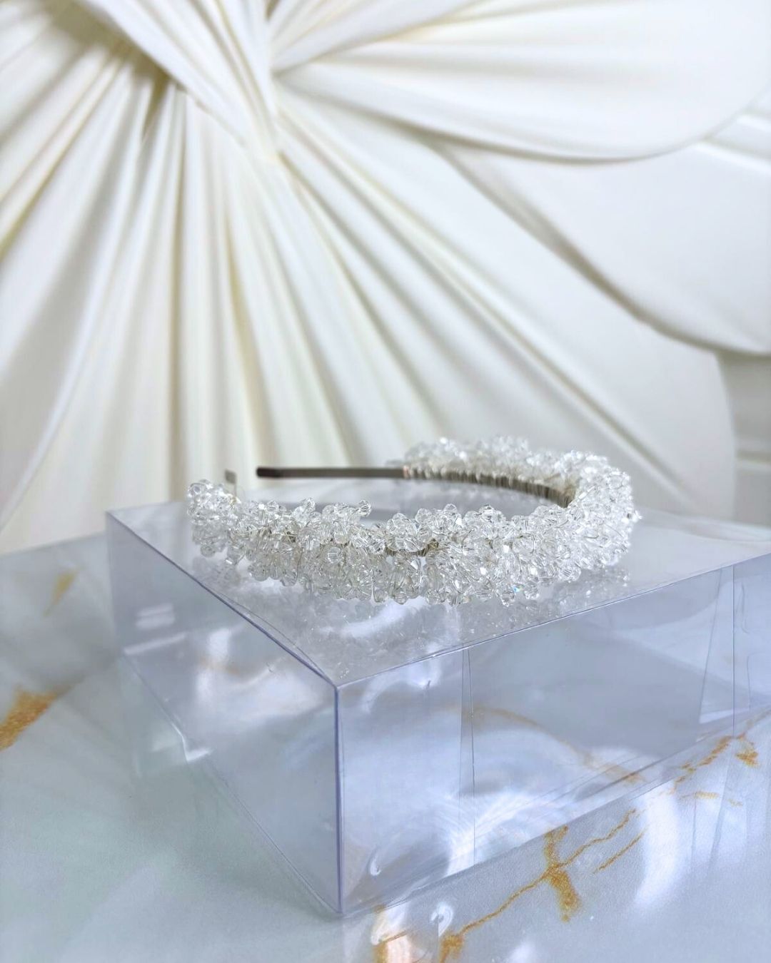 Elegante Brautkrone mit Kristallsteinen | Brauthaar-Accessoire