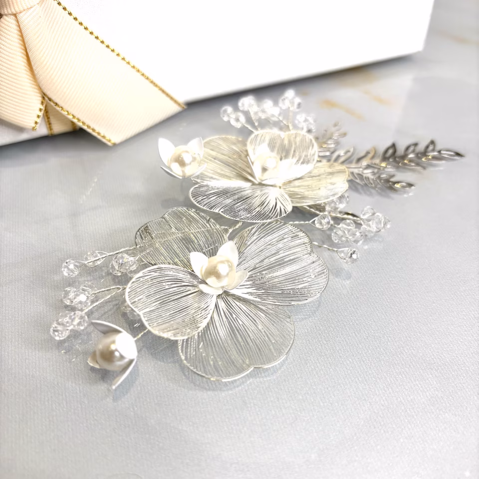 Kristal İnci Çiçekli Gelin Saç Tokası | Gümüş Düğün Saç Aksesuarı