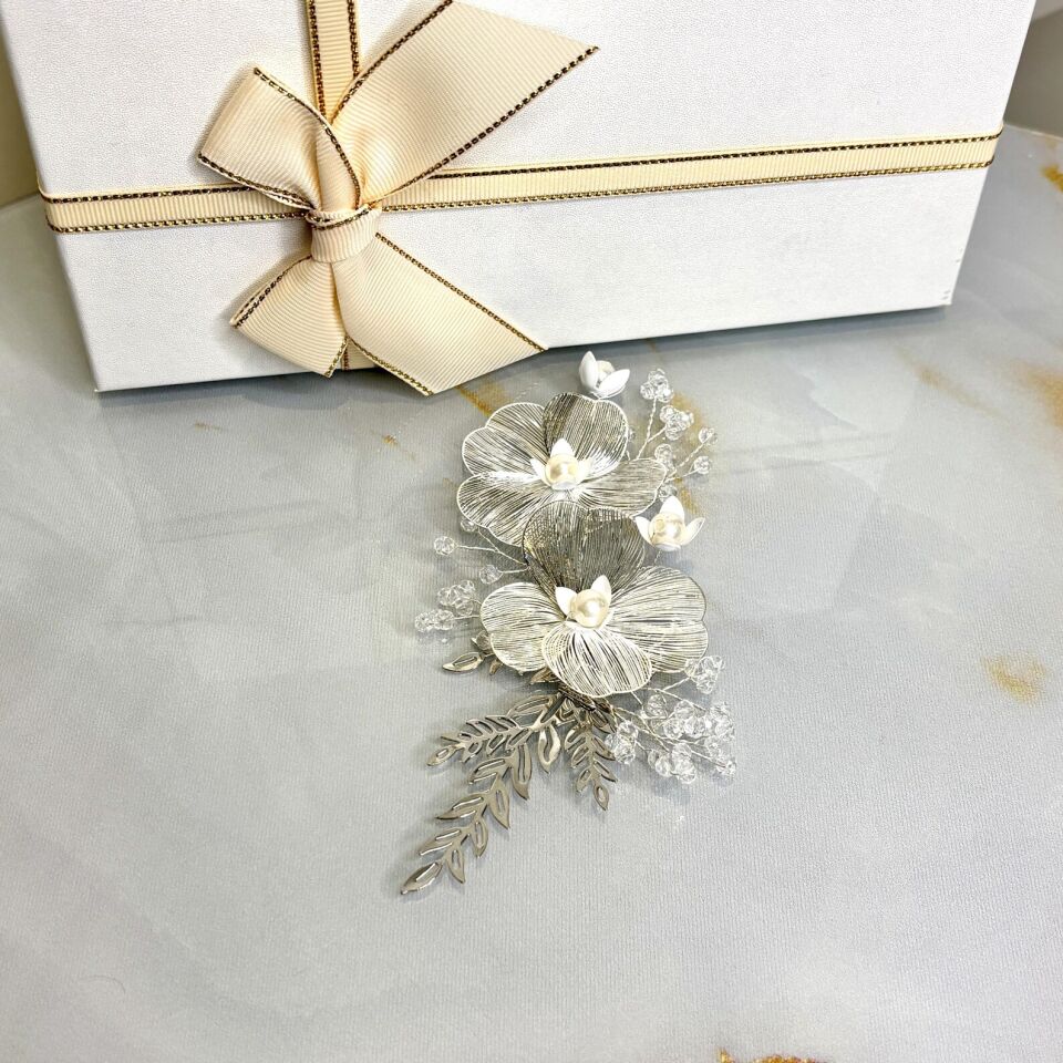 Kristal İnci Çiçekli Gelin Saç Tokası | Gümüş Düğün Saç Aksesuarı
