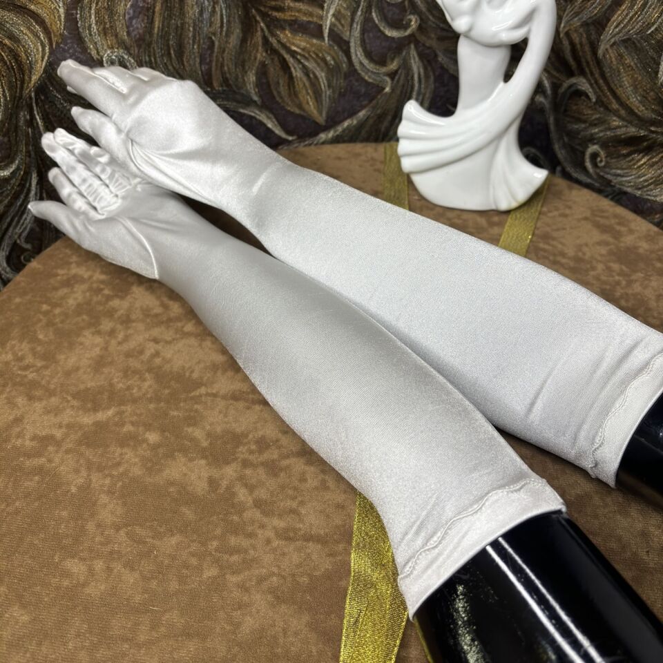 Lange Satinhandschuhe in Off-White