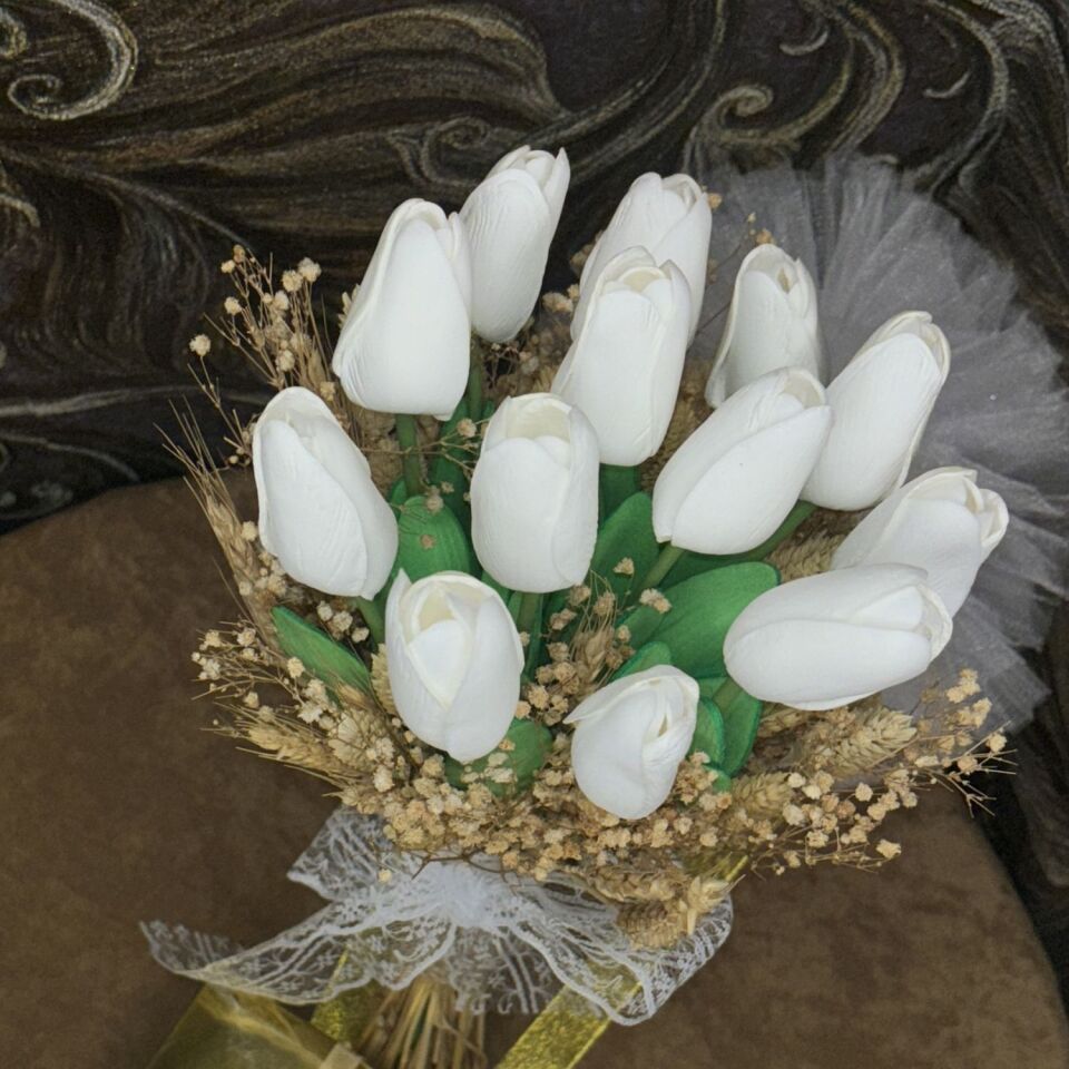 Gelin El Çiçeği Buketi Cipsolu Beyaz Lale