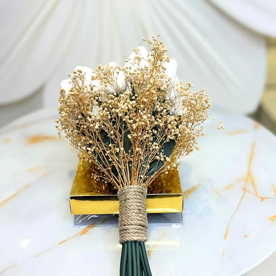 Gelin El Çiçeği Buketi 16 Adet Beyaz Islak Lale