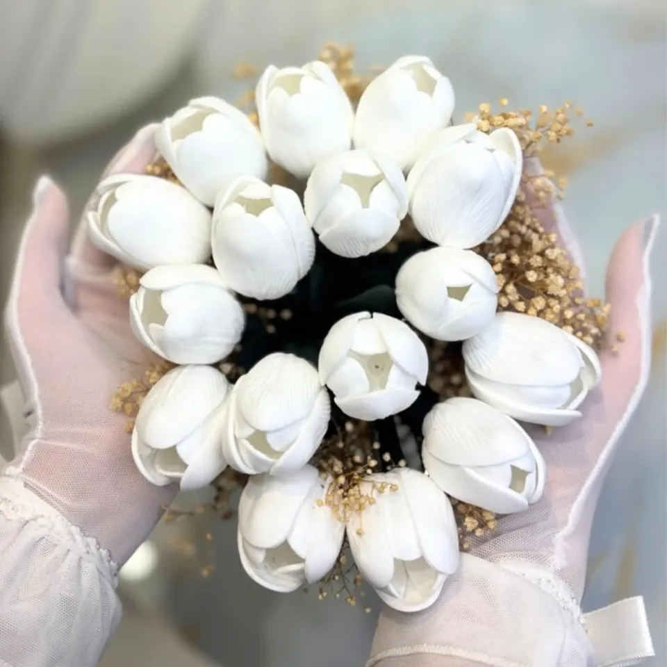 Gelin El Çiçeği Buketi 16 Adet Beyaz Islak Lale