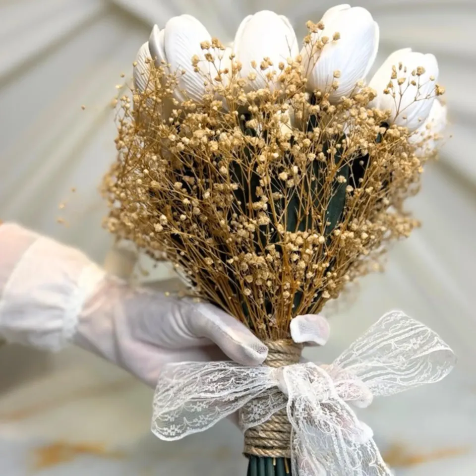 Gelin El Çiçeği Buketi 16 Adet Beyaz Islak Lale