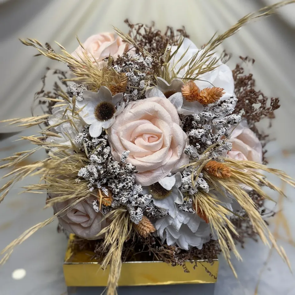 Gelin El Çiçeği Buketi Beyaz ve Somon