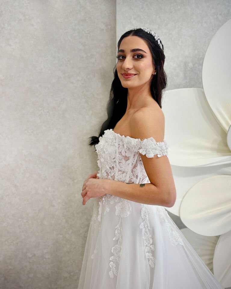 ADELA | Yırtmaçlı Gelinlik (Mağazada)